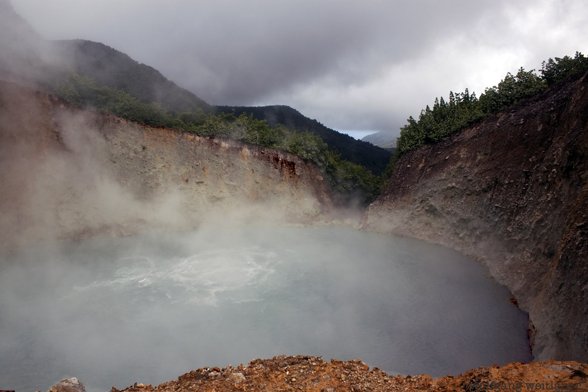 Boiling-Lake-1