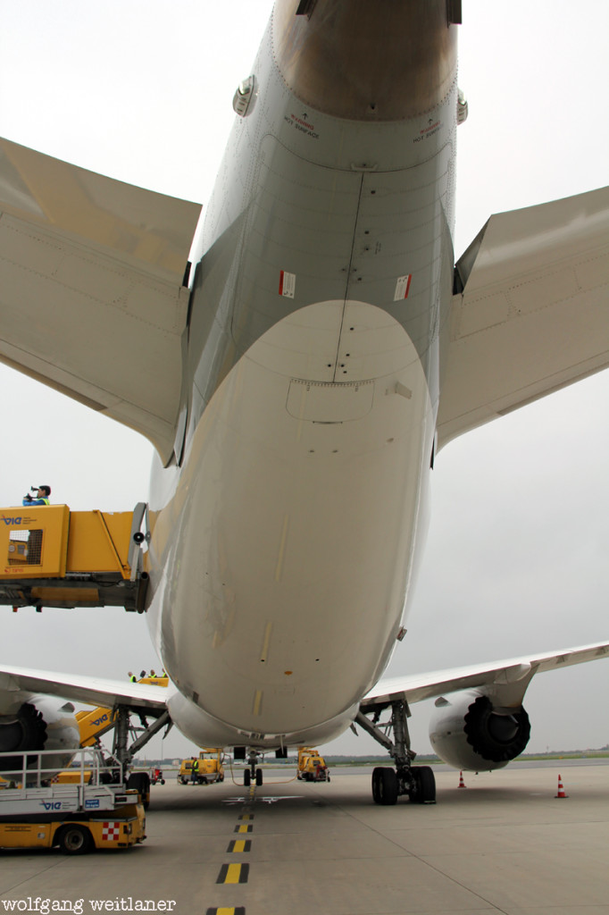 b787-under