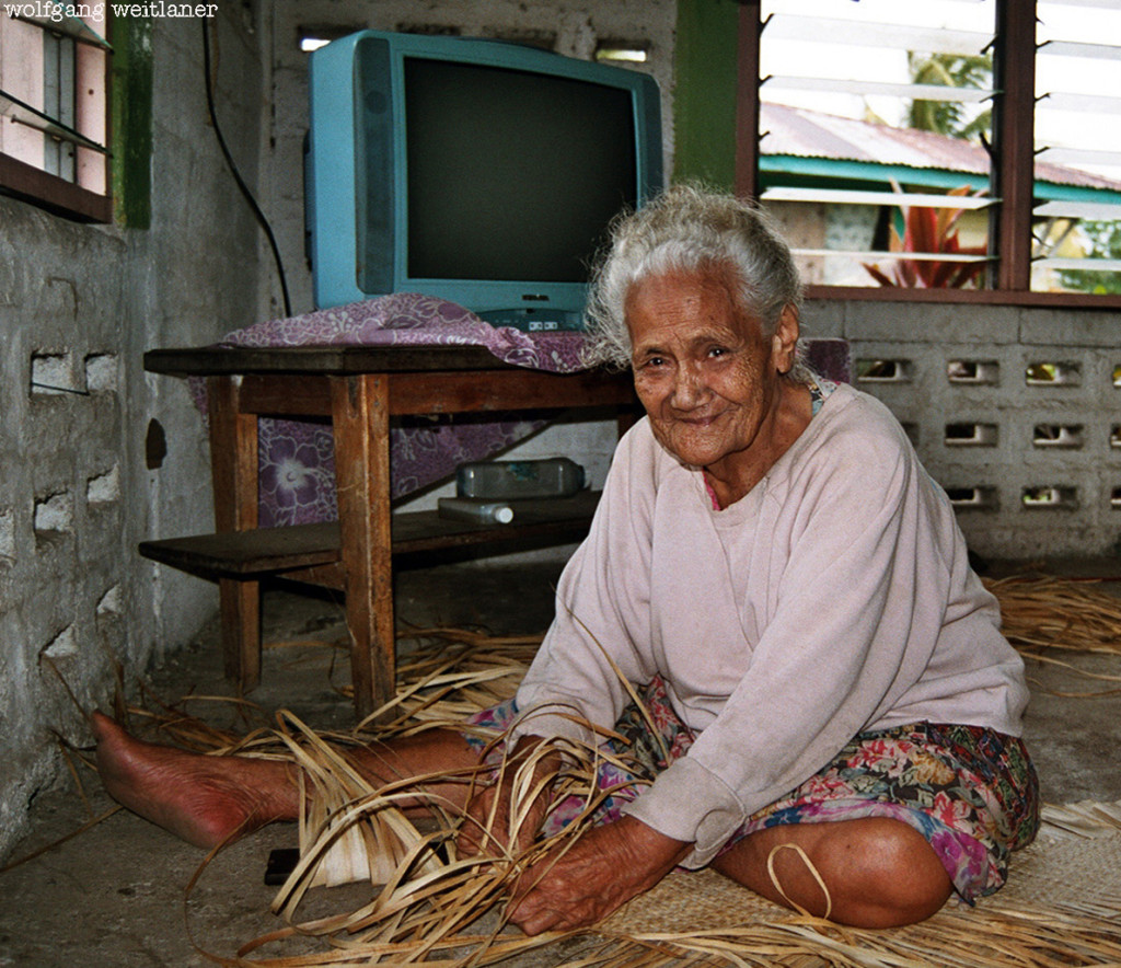 Humorvolle und liebenswürdige alte Frau in Samoa