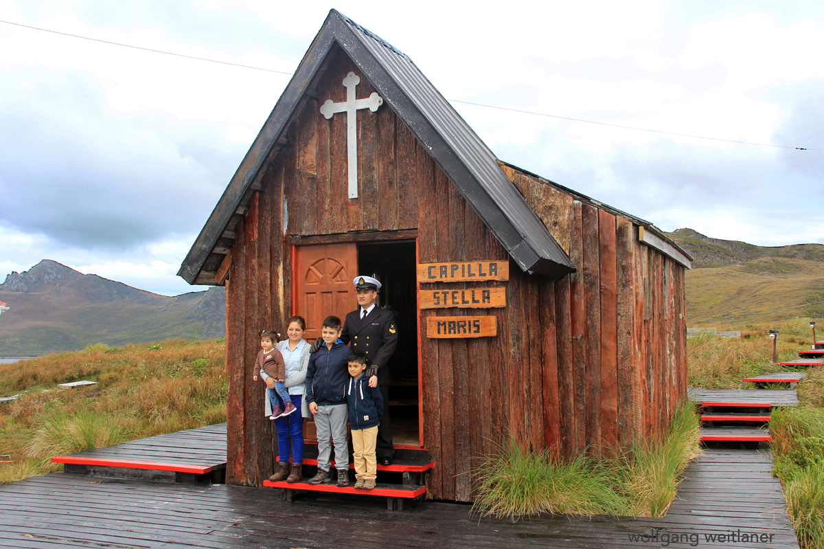 Fader fage Hals hundehvalp Familie auf Kap Hoorn, Tierra del Fuego, Chile