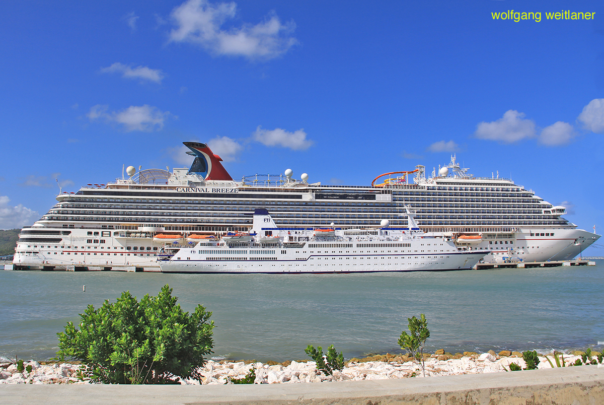 MS Berlin und Carnival Breeze, Amber Cove, Dominikanische Republik