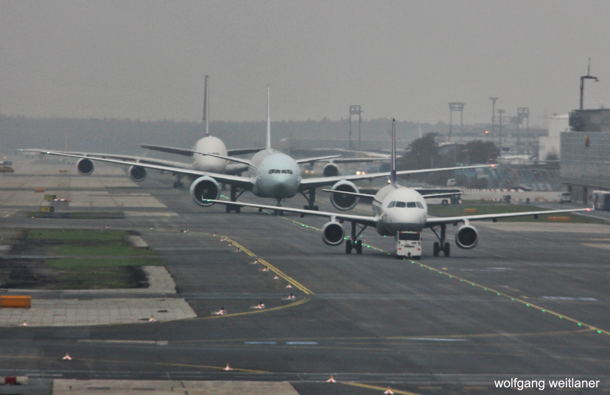Flugzeugstau, Frankfurt/Main (FRA), Deutschland